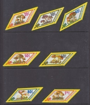 Mongolia  sieniä sarja postituoreena.