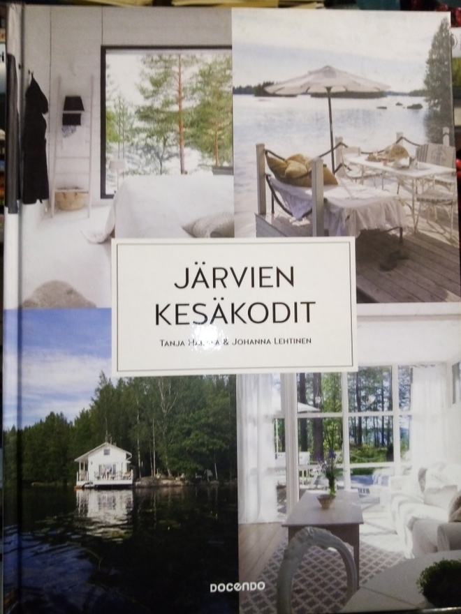 Hakala :  Järvien kesäkodit ( SIS POSTIKULU)