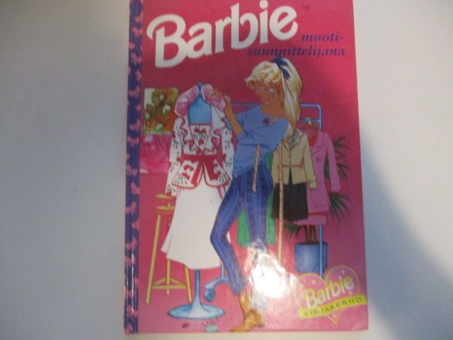 BARBIE MUOTISUUNNITTELIJANA