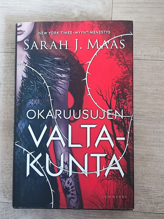 Okaruusujen valtakunta Sarah J. Maas