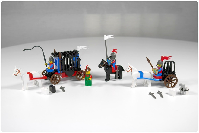 Vintage LEGO Castle: 2 x Crusader Lion -hevosvaunusetti