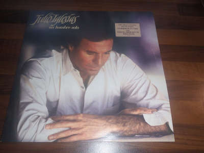 JULIO IGLESIAS - UN HOMBRE SOLO ( LP . VINYYLI )