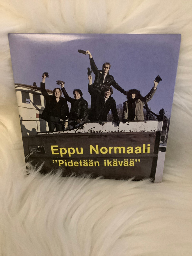 EPPU NORMAALI:PIDETÄÄN IKÄVÄÄ / JOHN FOGERTY