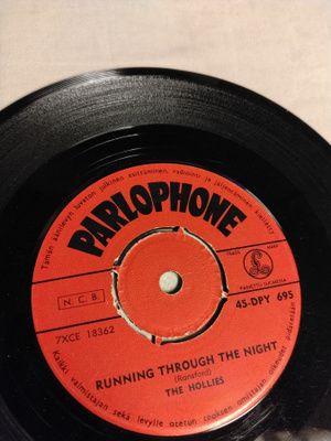 the hollies running throgs the night / i cant let go