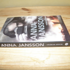 Anna Jansson Vääriin käsiin (nidottu) - pikkukuva 1