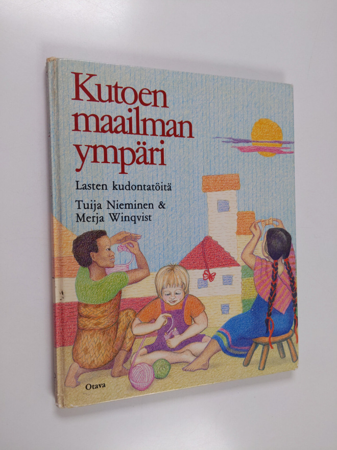 Tuija Nieminen : Kutoen maailman ympäri : lasten kudontat...