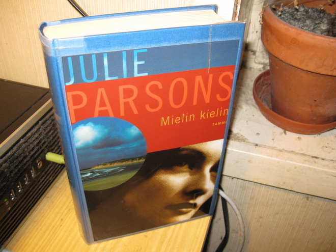 Julie Parsons: Mielin kielin