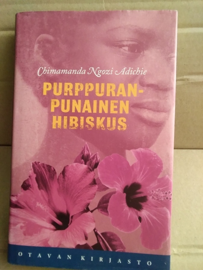 Chimamanda Ngozi Adichie: Purppuranpunainen hibiskus