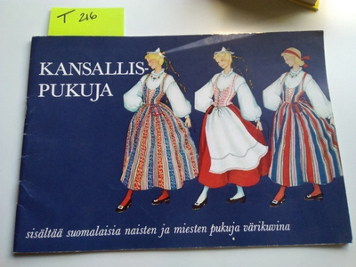 Kansallispukuja