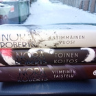 Nora Roberts : Valitun aikakirjat 1-3 ( trilogia) SIS POSTI - pikkukuva 1