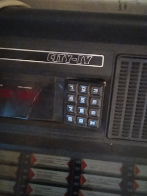 Myydään jukebox kunnostettavaksi. !!