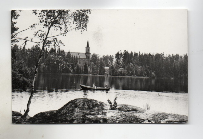 Karjalohja: kirkko järven takana (mv)