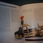 Erik Skarman: NIKKAROI PUULELUJA (2.p.2005) Sis.postikulut - pikkukuva 5