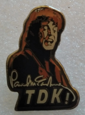 2 kpl Paul McCartney 1989-90 World Tour Pins TDK
