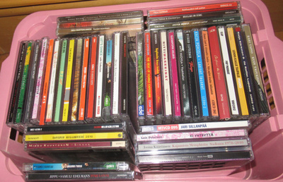 44 kpl:n paketti cd-levyjä kerralla.