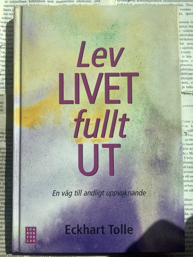 Eckhart Tolle - Lev livet fullt ut (inbunden bok)