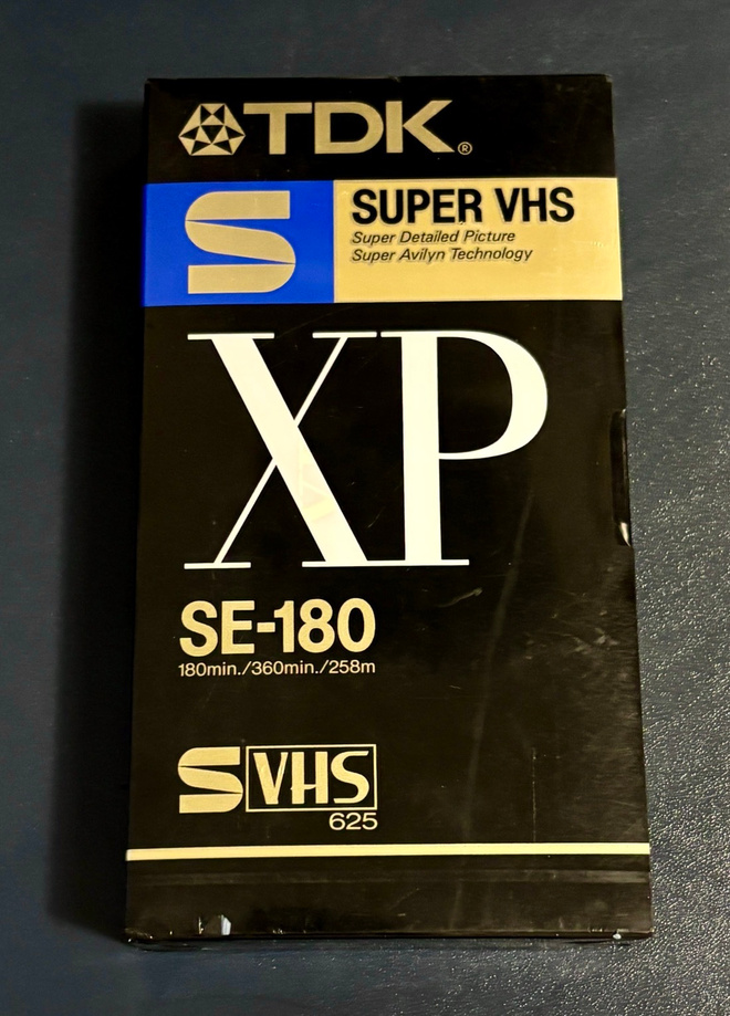 Käyttämätön TDK Super VHS -nauha