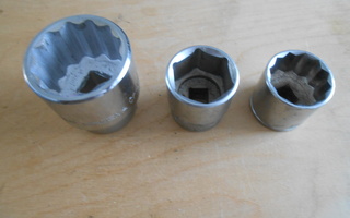 Voimahylsyt 2 x 32mm ja yksi 41mm. Biltema.
