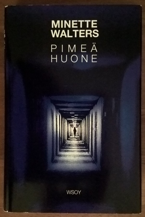 Minette Walters: Pimeä huone