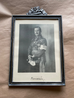 Mannerheim, painokuva kehystettynä