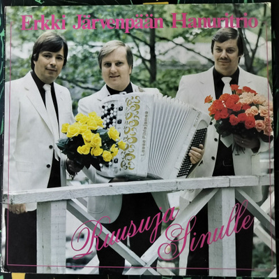 ERKKI JÄRVENPÄÄN HANURITRIO-RUUSUJA SINULLE-LP,KEL 649, v.83