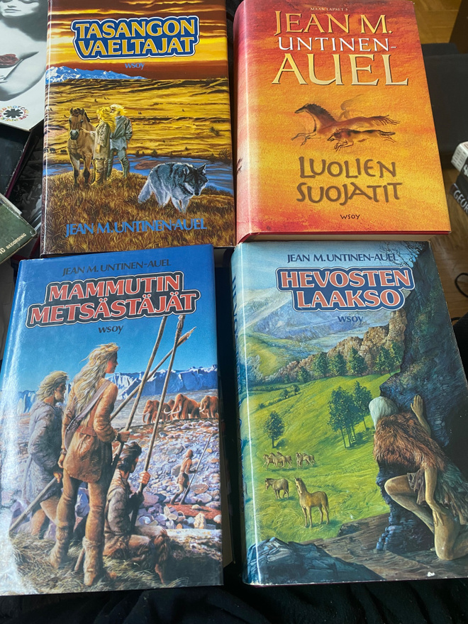 Maan lapset -sarjan 4 romaania - Untinen-Auel