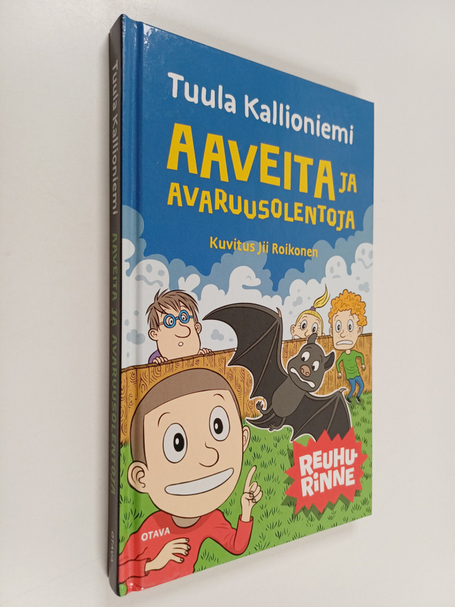 Tuula Kallioniemi : Aaveita ja avaruusolentoja