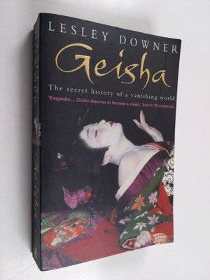 Lesley Downer : Geisha : the secret history of a vanishig...