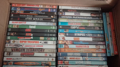 Komedia dvd laatikko 35-40kpl