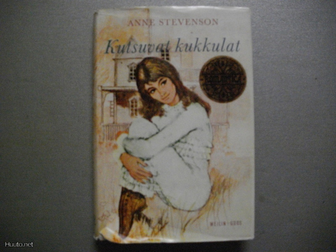 Anne Stevenson: Kutsuvat kukkulat (18.3)