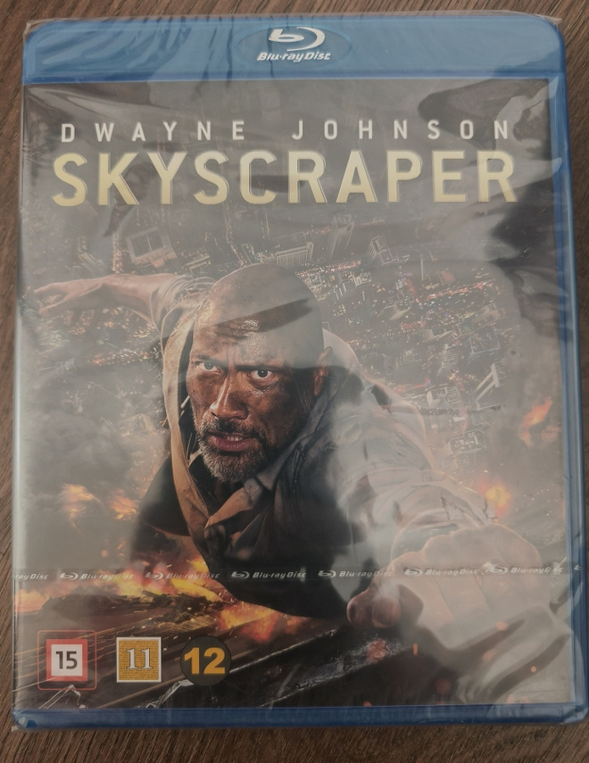 BLU-RAY: SKYSCRAPER (UUSI/MUOVEISSA)
