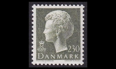 Tanska 720 ** Margrethe 230 öre mustanvihreä (1981)
