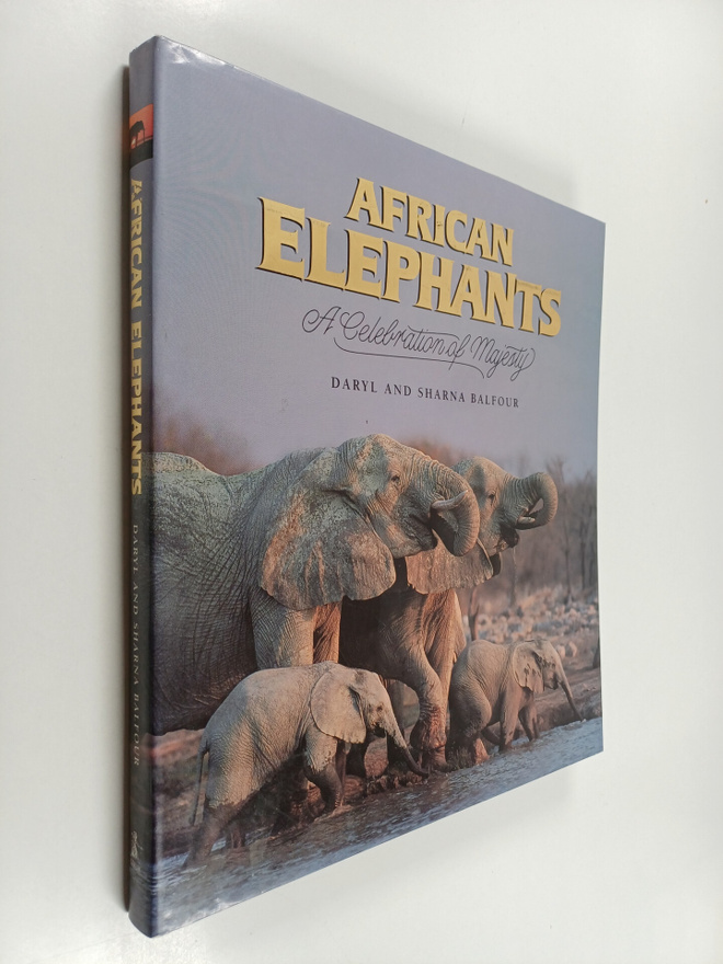 Daryl Balfour ym. : African Elephants - A Celebration of ...