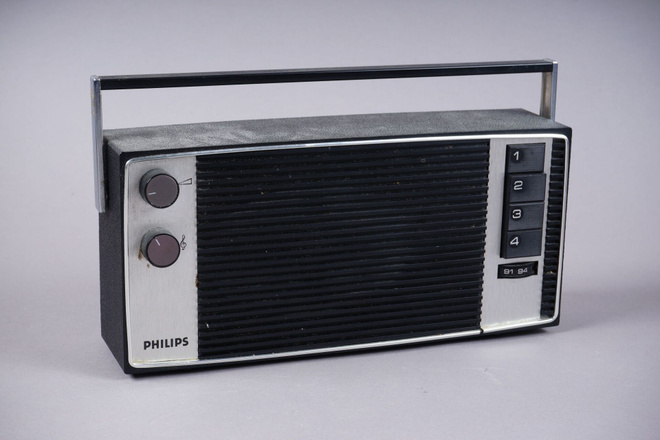 086. Philips '66RL312' matkaradio. *Kunto