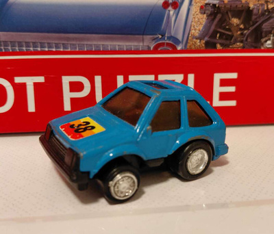 Mazda 323 DX -83 erikoinen