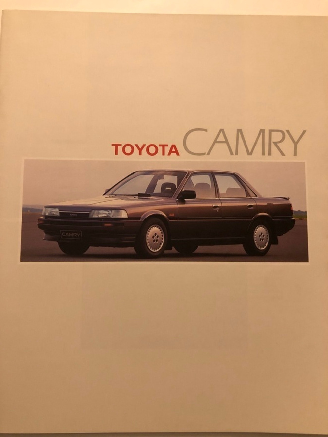 Myyntiesite Toyota Camry - 1988