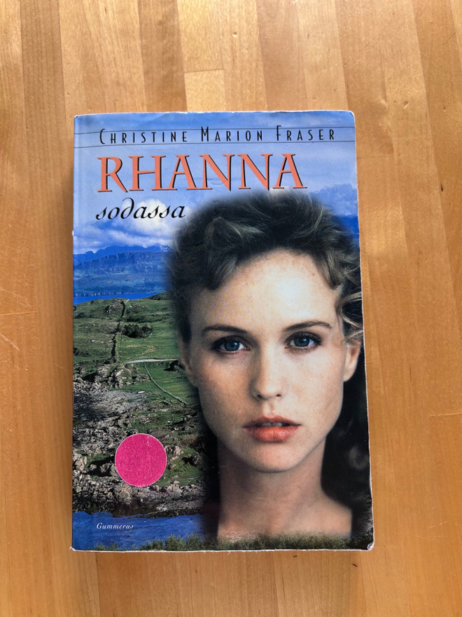 Christine Marion Fraser : Rhanna sodassa ( 2002 )