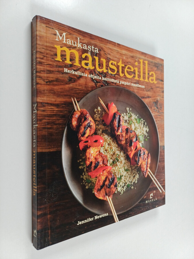 Jennifer Newens : Maukasta mausteilla - Herkullisia ohjei...