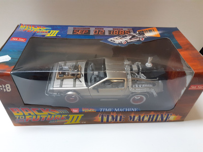 BACK TO THE FUTURE 3 - DELORAEAN  1:18 - HEAD HUNTER STORE.