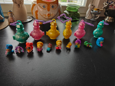 Shimmer and Shine figuurit ja keräilypullot