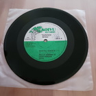 Maj-Lis Könönen & Lasse Könösen Yhtye – Kuuntele Kesäyötä 7" - pikkukuva 1