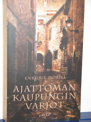 Enrique Moriel : AJATTOMAN KAUPUNGIN VARJOT