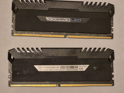 CORSAIR VENGEANCE LED 16GB (2 x 8GB) DDR4 3200MHz