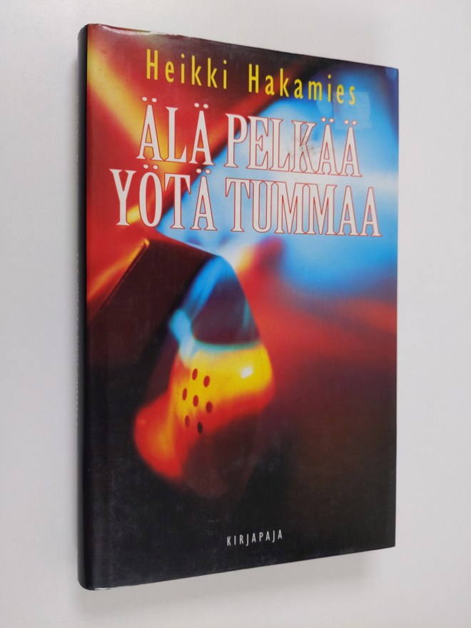 Heikki Hakamies : Älä pelkää yötä tummaa