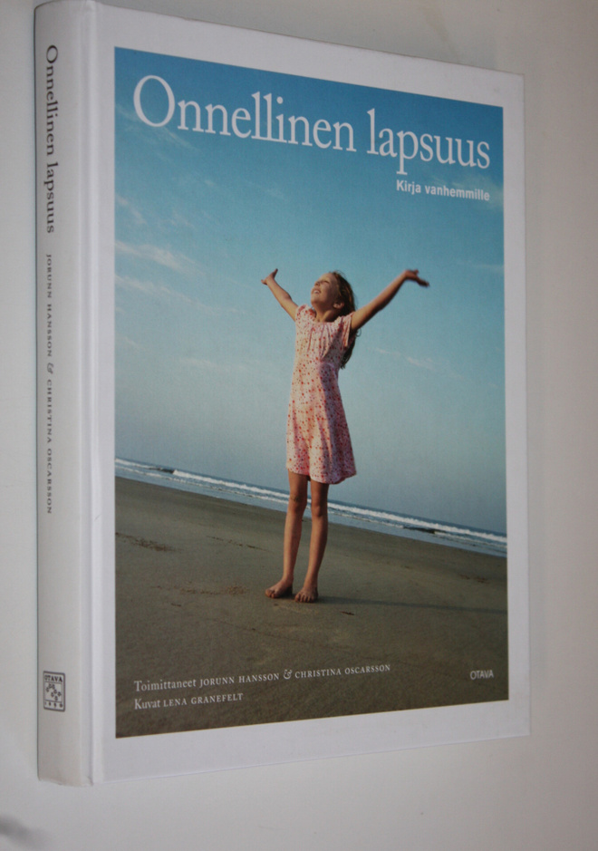 Jorunn ym. (toim.) Hansson : Onnellinen lapsuus