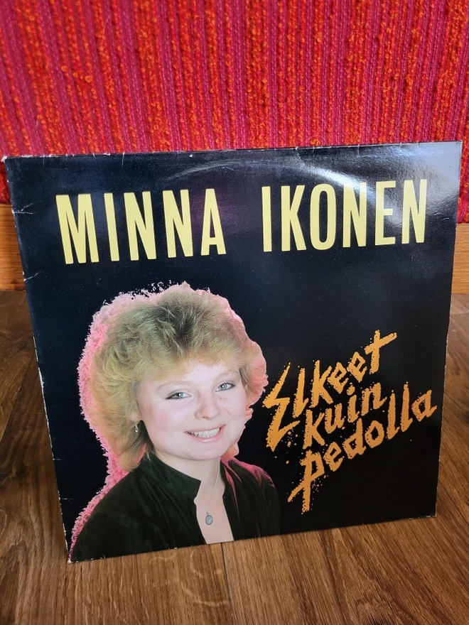 Minna Ikonen - Elkeet Kuin Pedolla