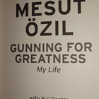 k, Mesut Ozil: Gunning for Greatness: My Life - pikkukuva 4