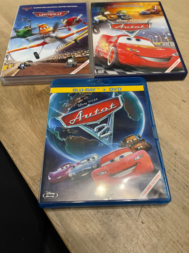 Disney Pixar Autot 1 ja 2 seka Lentsikat elokuvat