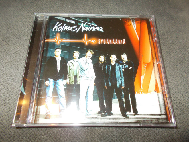 CD KOLMAS NAINEN ** SYDÄNÄÄNIÄ **