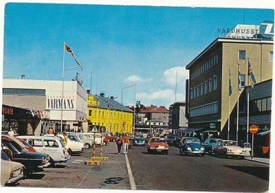 MARIEHAMN - autoja keskustassa